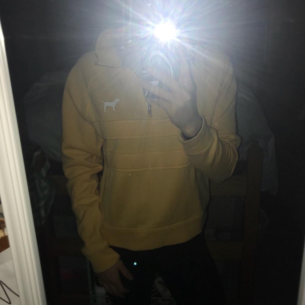 NWOT VS quarter zip